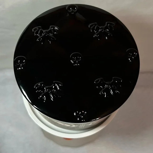 Bath & Body Works Pumpkin Carving 3-Wick Candle Halloween 2025 - Picture 4 of 7